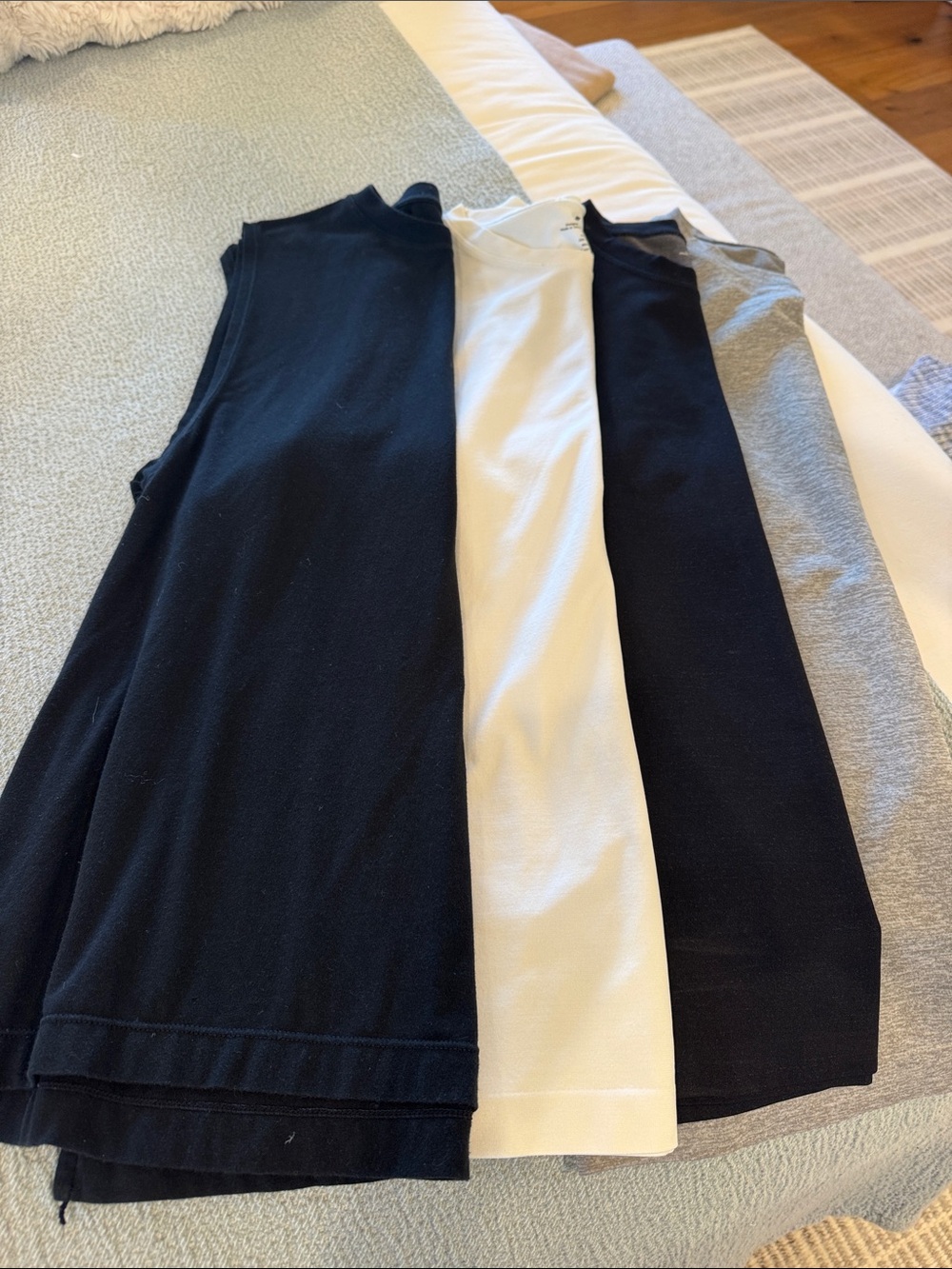 Men Workout Tank Tops. - Picture 3 of 3